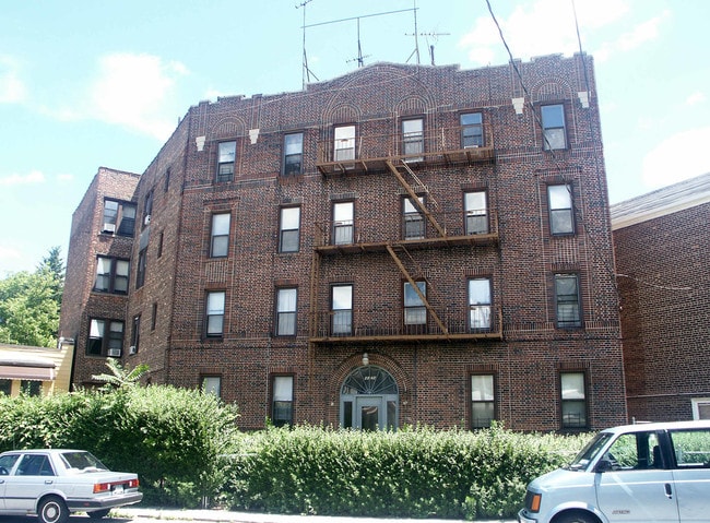 4524 Barnes Ave in Bronx, NY - Foto de edificio - Building Photo