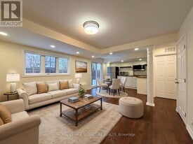 331 Spruce Grove Crescent in Newmarket, ON - Building Photo