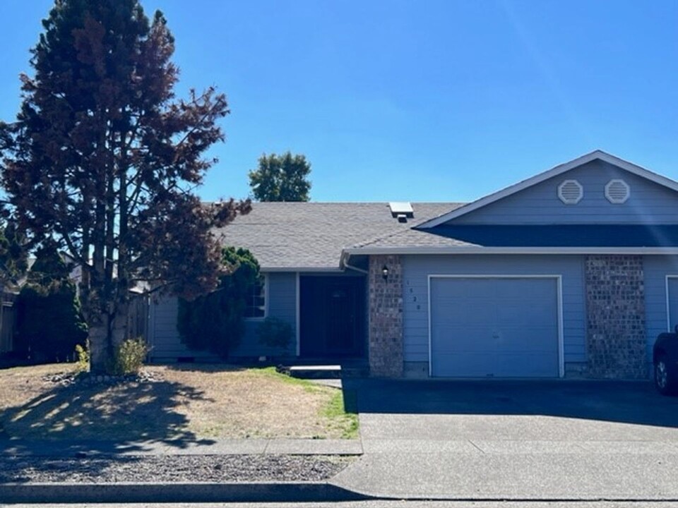 1520-1522-1522 Jay Ct in Stayton, OR - Building Photo