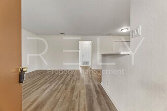 302 Algerita Dr in Georgetown, TX - Building Photo - Building Photo