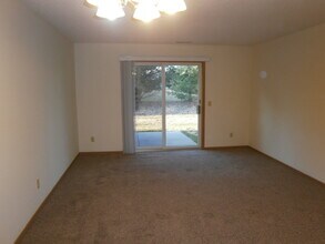 1232 Spruce Ct in New Richmond, WI - Building Photo - Building Photo