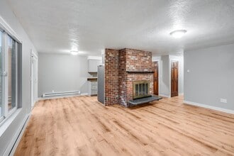 8073 SE Rofini Ct in Milwaukie, OR - Building Photo - Building Photo