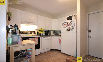 200 Saint Paul St in Brookline, MA - Foto de edificio - Building Photo