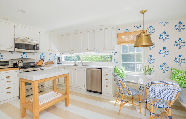 37 Dayton Ln in East Hampton, NY - Building Photo - Building Photo