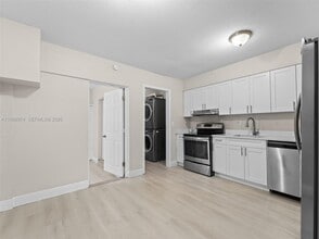 5880 NW 19th St in Lauderhill, FL - Building Photo - Building Photo