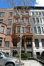 51 W 70th St in New York, NY - Building Photo - Building Photo