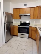 3477 NW 44th St, Unit 106 in Lauderdale Lakes, FL - Building Photo - Building Photo