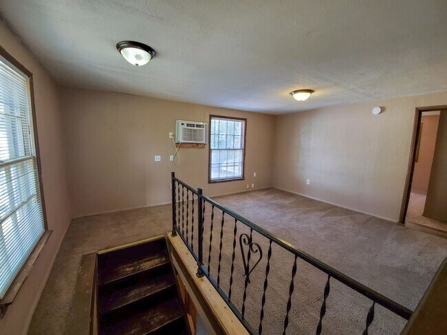 310 E Washington St in Tecumseh, OK - Building Photo - Building Photo