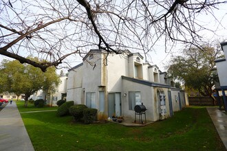 Oildale Arms in Bakersfield, CA - Building Photo - Building Photo