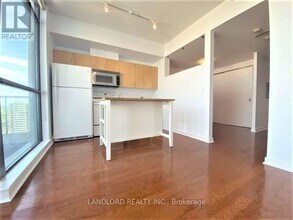 281-2281 Mutual St in Toronto, ON - Building Photo - Building Photo