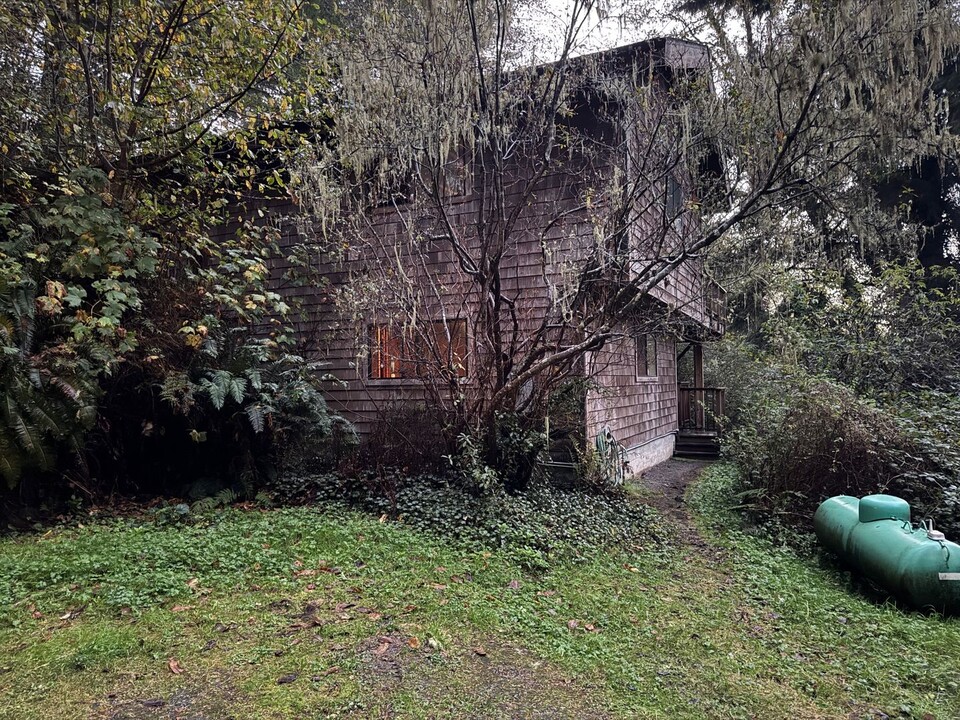 26 Seadrift Ln in Trinidad, CA - Foto de edificio