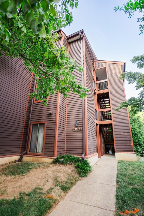 2815 Lee Oaks Ct in Falls Church, VA - Building Photo