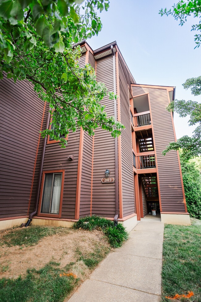 property at 2815 Lee Oaks Ct