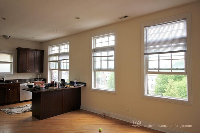 2927 N Southport Ave in Chicago, IL - Building Photo - Building Photo