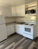 87 N High St in Derry, NH - Building Photo