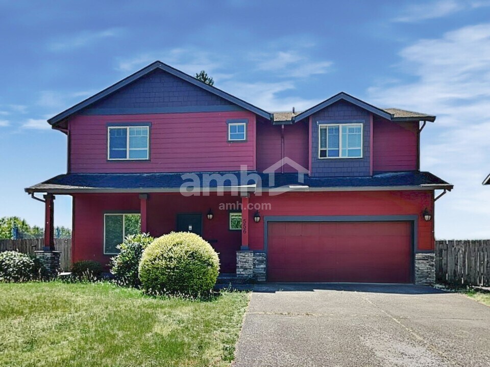 556 SE Jack Ave in McMinnville, OR - Building Photo