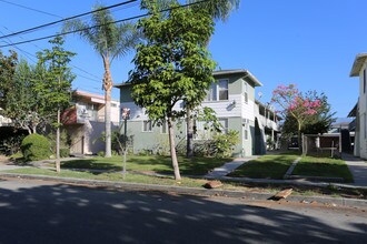1009 E Garfield Ave in Glendale, CA - Building Photo - Building Photo