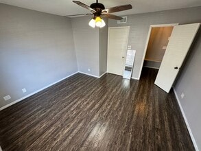 6718 Callaghan Rd, Unit Callaghan Place Apt 313 in San Antonio, TX - Foto de edificio - Building Photo