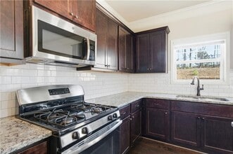 4450 Pleasant Woods Dr in Cumming, GA - Foto de edificio - Building Photo