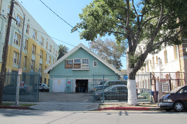 2210 W 12th St in Los Angeles, CA - Foto de edificio - Building Photo