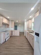 613 Grundy Rd in Cedar Falls, IA - Building Photo - Building Photo