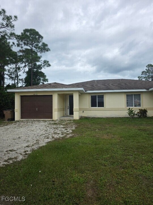 2410 Joe Ave S in Lehigh Acres, FL - Building Photo