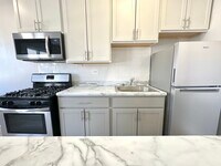 4756 N Maplewood Ave photo'