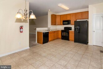 517 Boxwood Ln in Woodbury, NJ - Building Photo - Building Photo