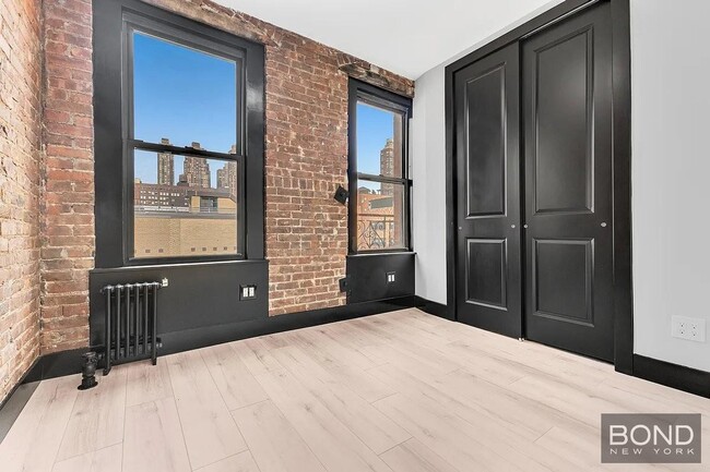 438 W 52nd St