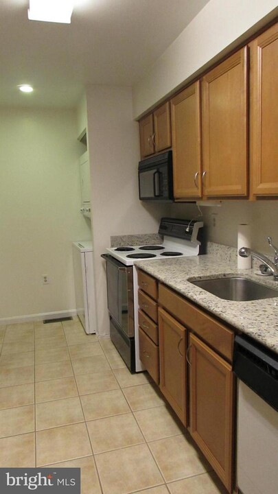 8 Marsham Ct-Unit -8 in Reisterstown, MD - Foto de edificio