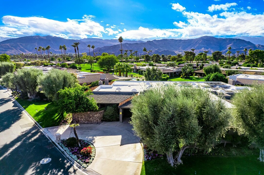 6 Stanford Dr in Rancho Mirage, CA - Foto de edificio