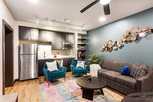 611 Commerce St in New Orleans, LA - Building Photo