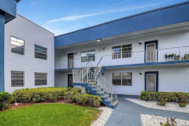 74 Normandy Ln in Delray Beach, FL - Building Photo - Building Photo
