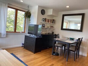 10 Beech St, Unit 204 in Cambridge, MA - Building Photo - Building Photo