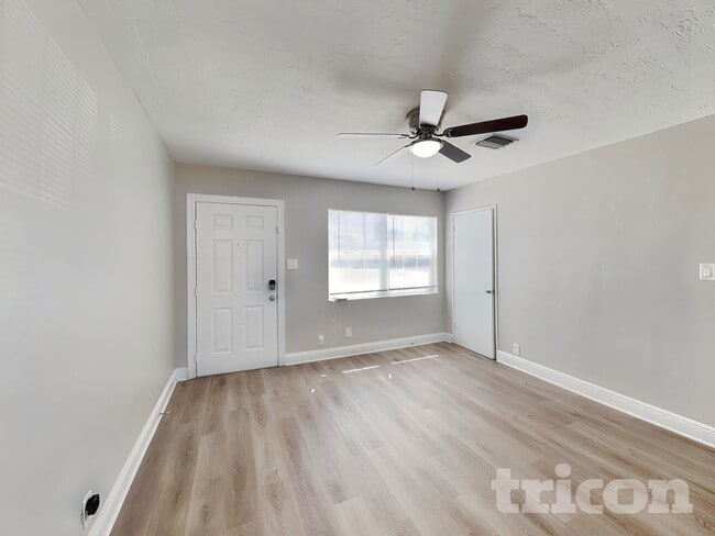 3909 W Wallace Ave in Tampa, FL - Foto de edificio - Building Photo