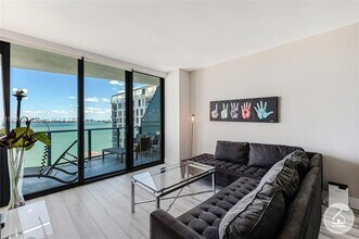 460 NE 28th St, Unit 1707 in Miami, FL - Building Photo - Building Photo