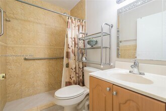 2524 W 65th St in Hialeah, FL - Building Photo - Building Photo