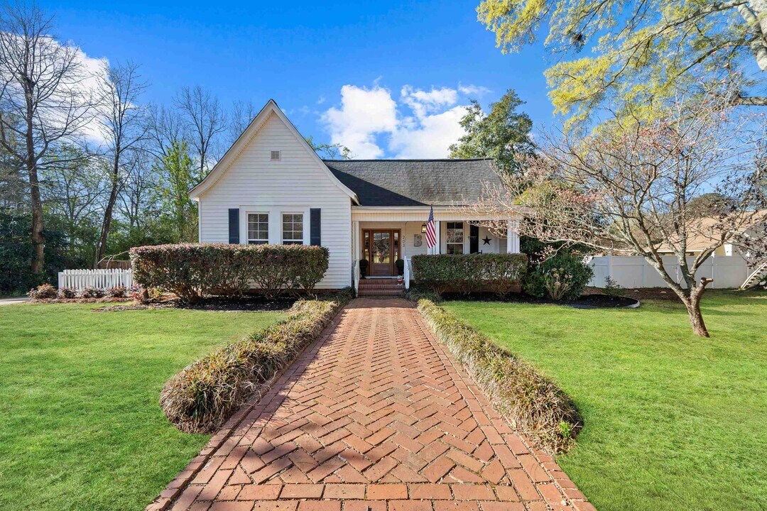 203 Elm St in Greensboro, GA - Building Photo