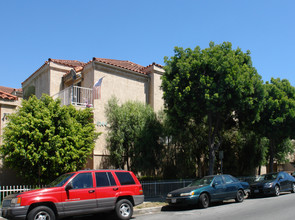 Daisy Condominiums in Huntington Park, CA - Building Photo - Building Photo