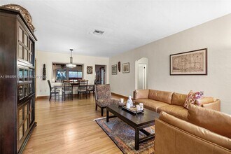 2431 Overbrook St in Miami, FL - Building Photo - Building Photo