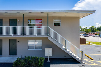 Treasure Coast Apartments in Vero Beach, FL - Building Photo - Building Photo