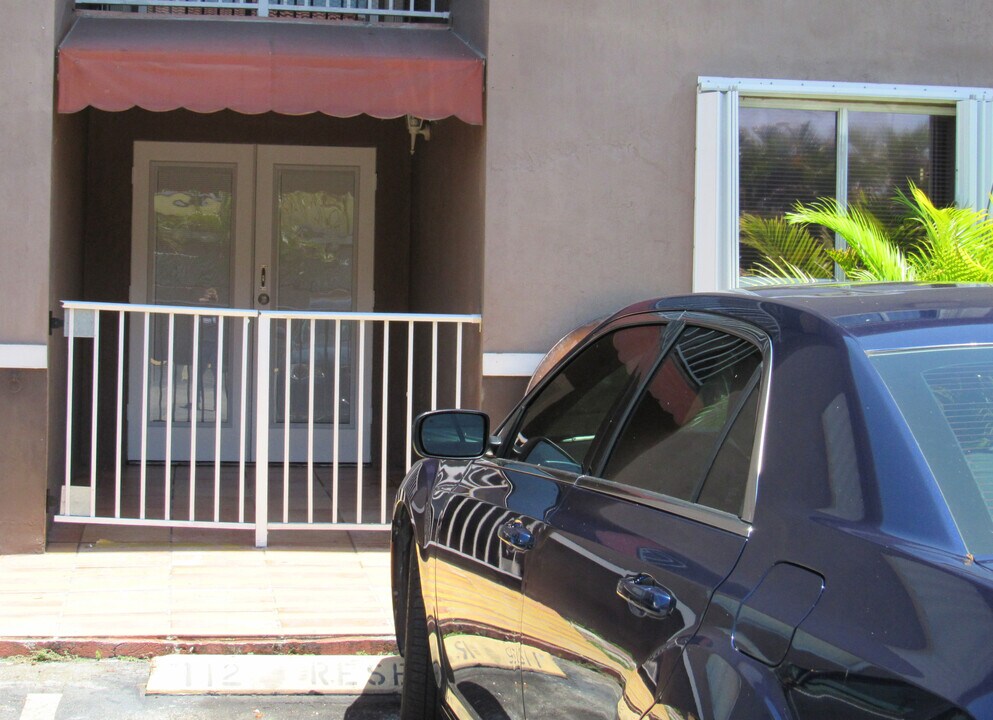 2925 W 80th St in Hialeah, FL - Building Photo