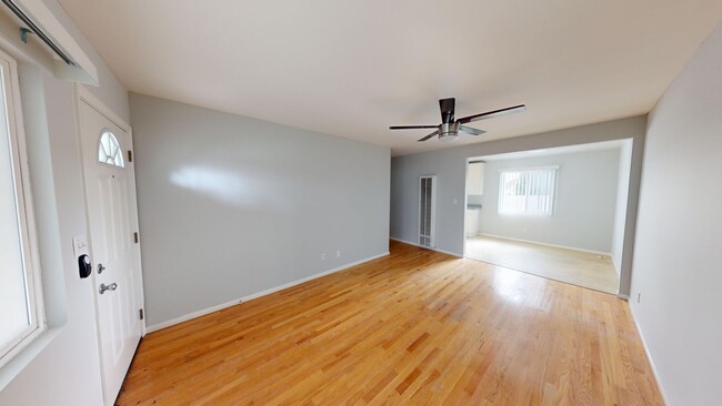 Belmont Apartments in Los Angeles, CA - Building Photo - Interior Photo