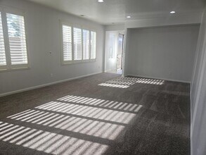 7435 E Robinson Ave in Fresno, CA - Building Photo - Building Photo