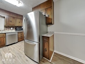 35 Paris Ct in Dallas, GA - Foto de edificio - Building Photo