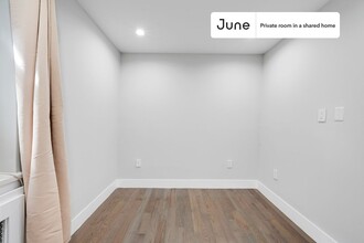 Private bedroom in 3 bed/1 bath Home in New York, NY - Building Photo - Building Photo