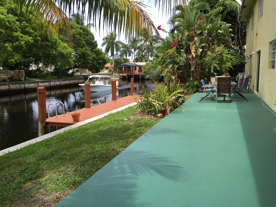 5811 NE 14th Rd in Fort Lauderdale, FL - Building Photo