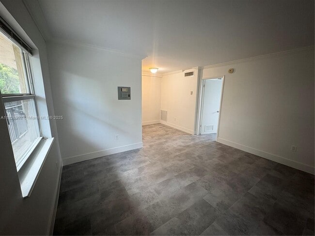 241 S Royal Poinciana Blvd, Unit 216 in Miami Springs, FL - Building Photo - Building Photo