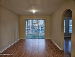 7801 Point Meadows Dr in Jacksonville, FL - Building Photo - Building Photo