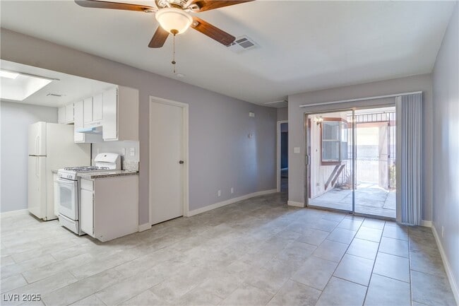 417 N Lamb Blvd in Las Vegas, NV - Foto de edificio - Building Photo